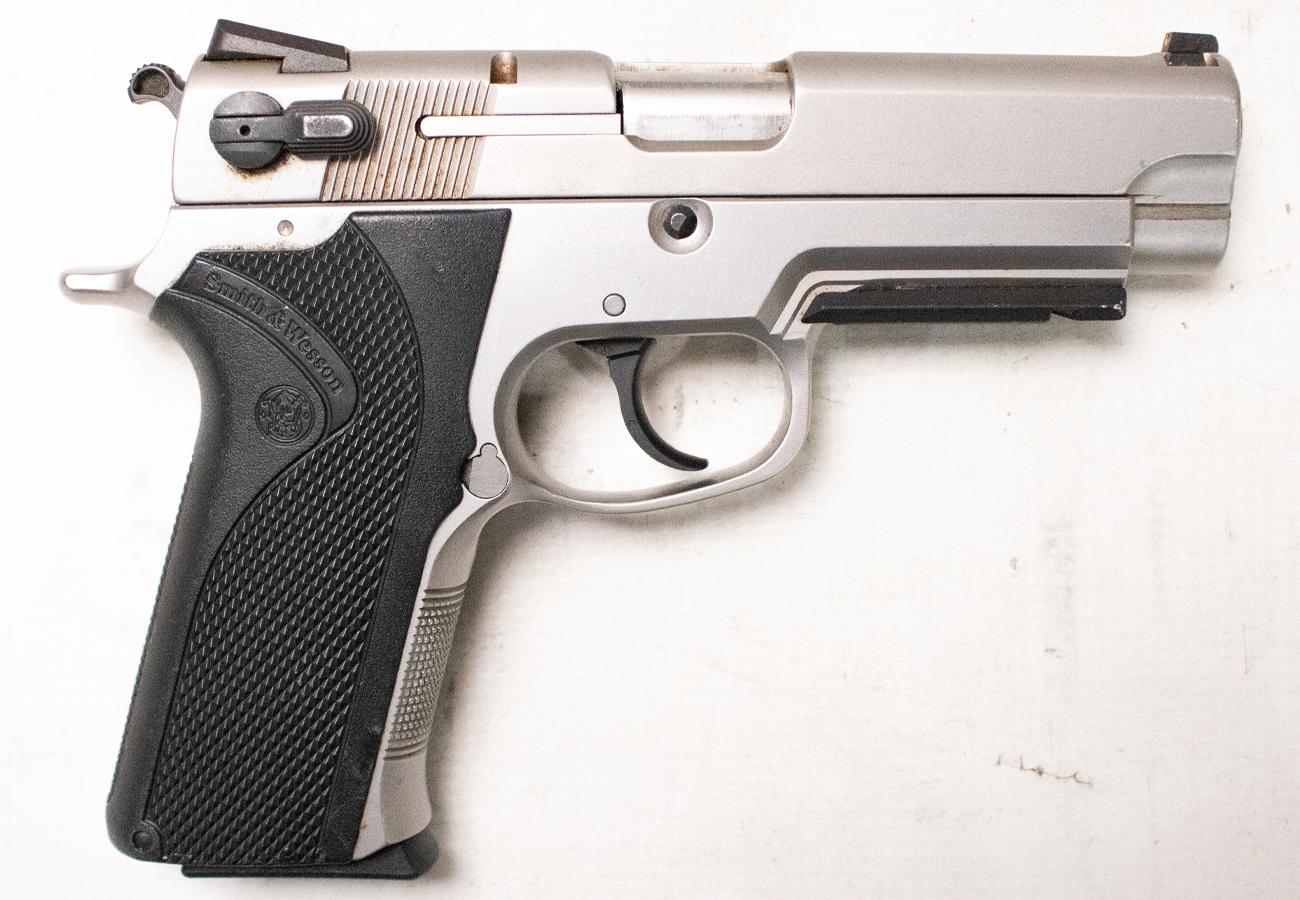 SMITH AND WESSON 4006TSW 40 S&W Police Trade-In Semi-Auto Pistol with DA/SA Trigger